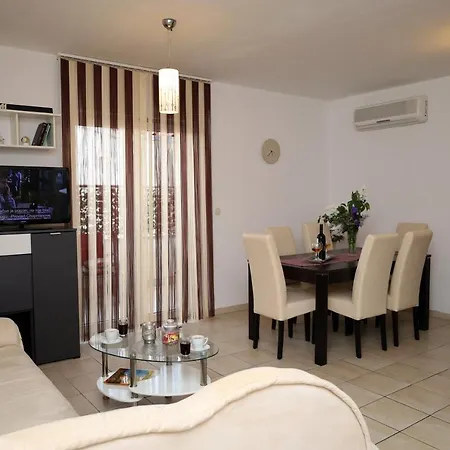 Oasis With Free Parking On Premises Апартаменты Супетар